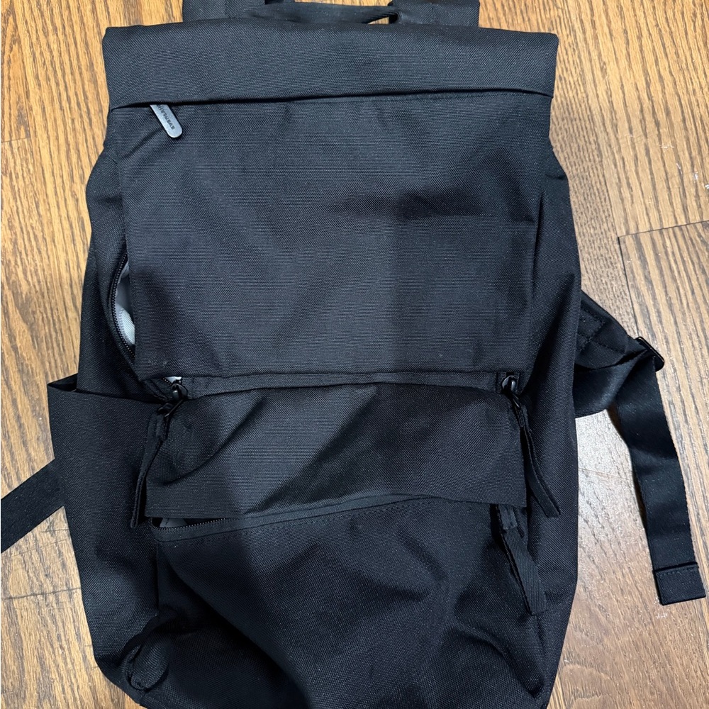 Everlane Transit Backpack - Picture 4 of 4